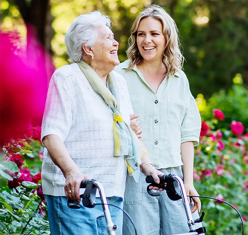 Besucher:innen und Begleitperson